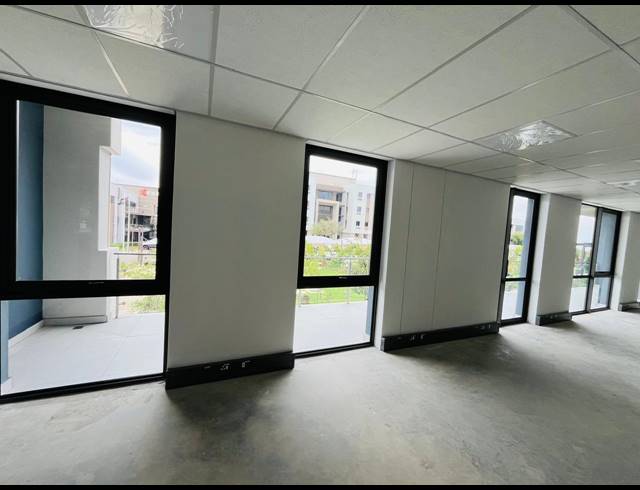 349M² OFFICE TO LET IN VORNA VALLEY